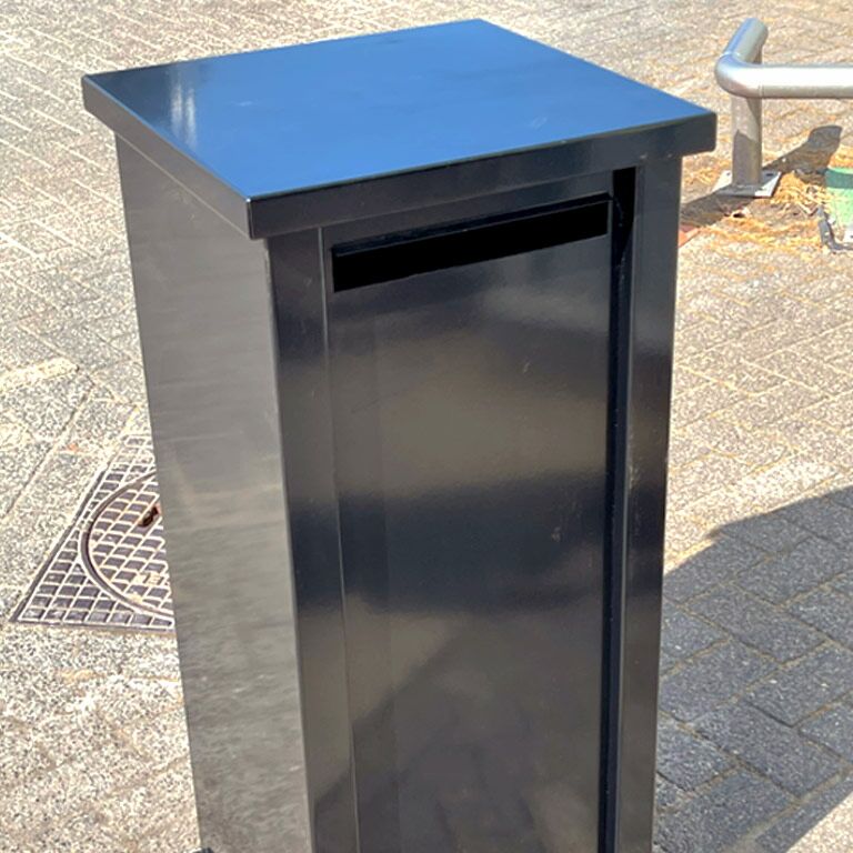 Brevlåda i pulverlackerat stål Arizona Typ S
