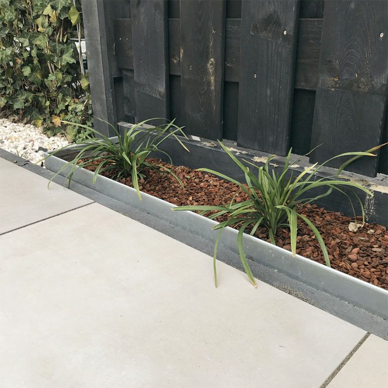 Trädgårdskant tillplanad galvaniserat stål 13 cm komplett set per 24 meter