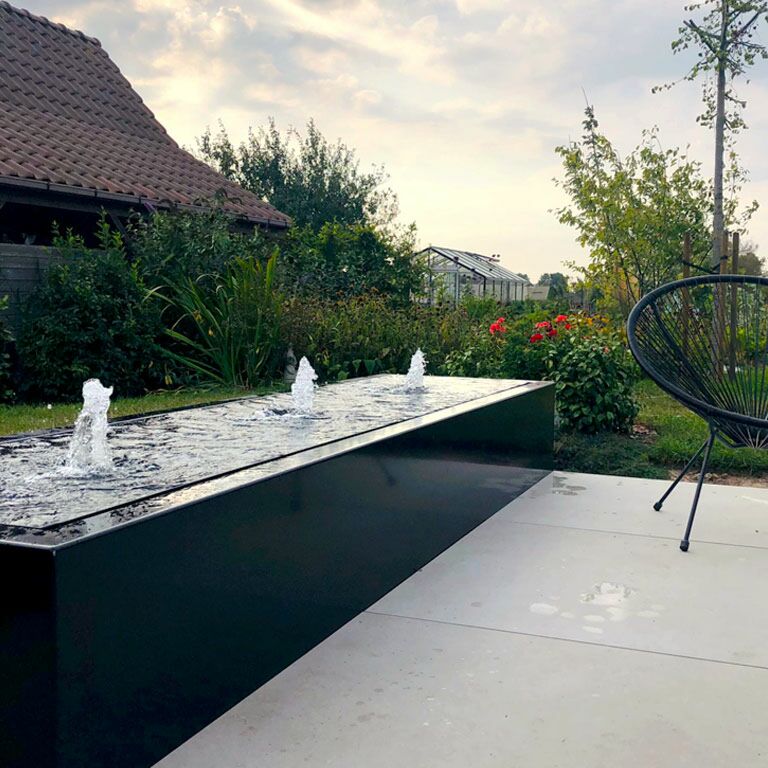 Fontän i aluminium 300 x 80 x 40 cm